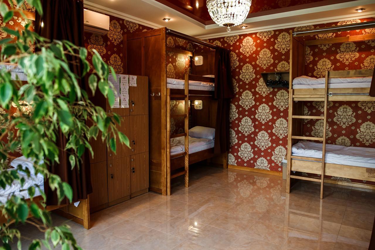 Sweet Home Hostel / Guest House Chernivtsi Exterior photo