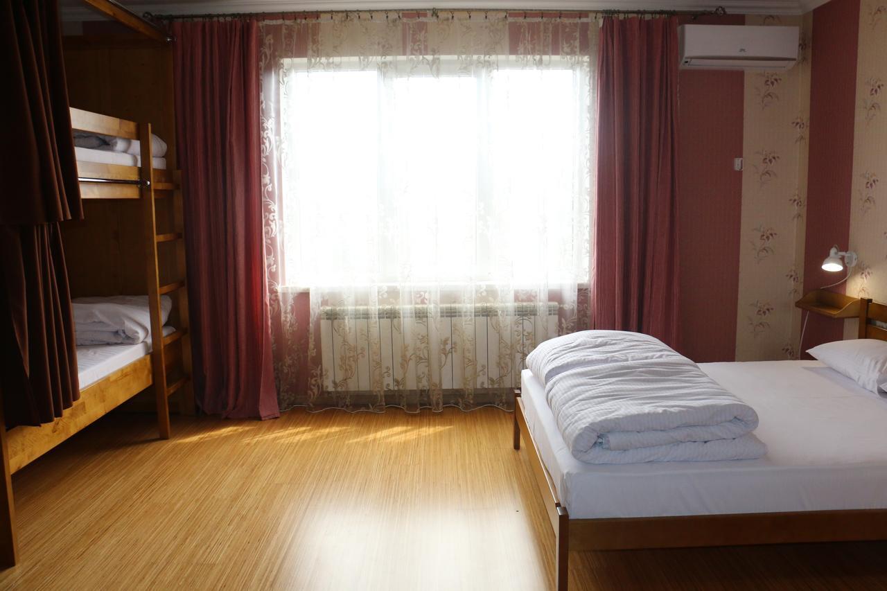 Sweet Home Hostel / Guest House Chernivtsi Exterior photo