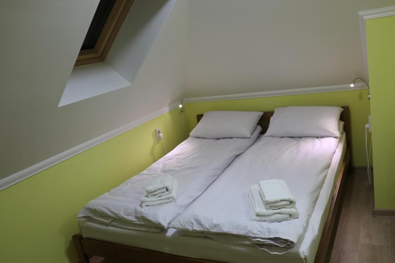 Sweet Home Hostel / Guest House Chernivtsi Exterior photo